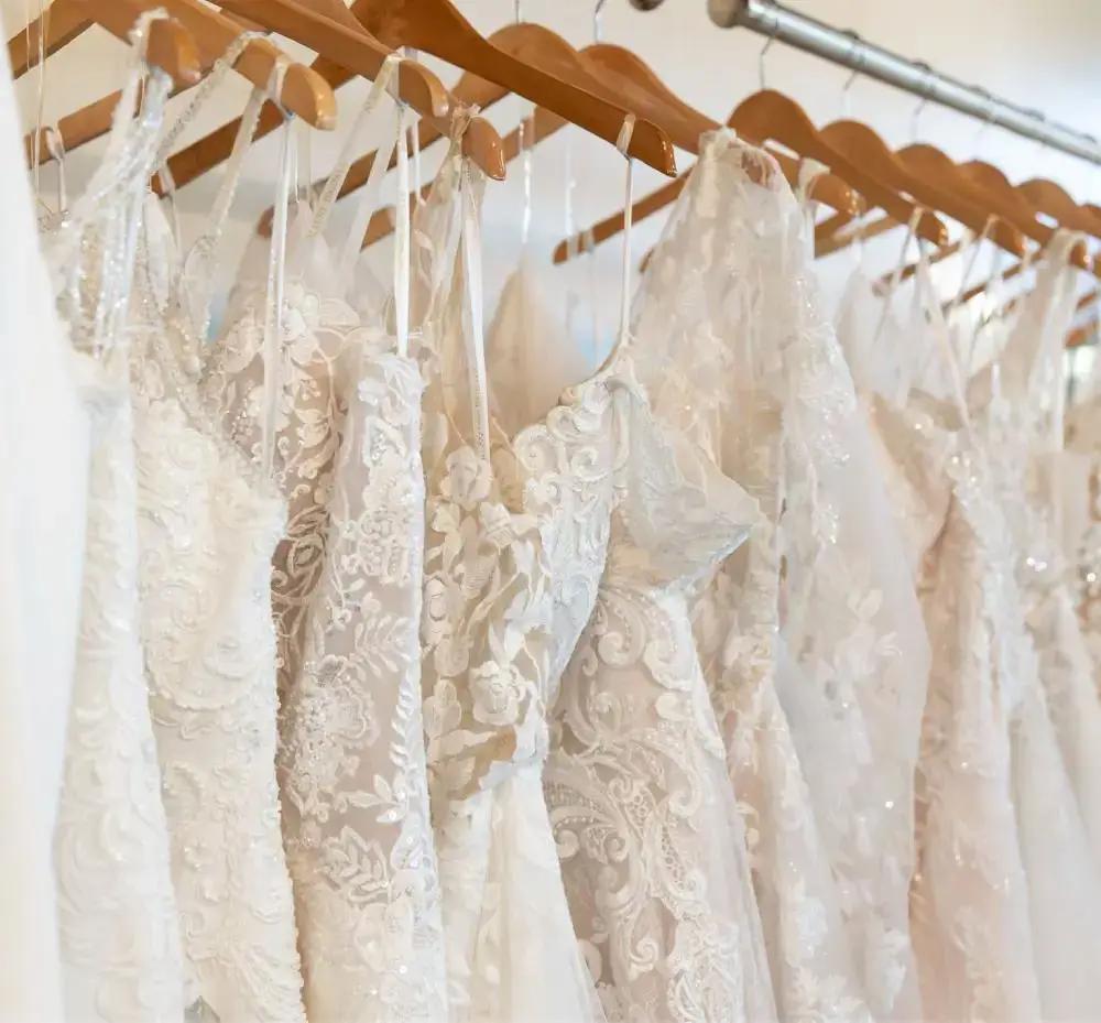 The Dos and Don&#39;ts of Wedding Dress Shopping Image