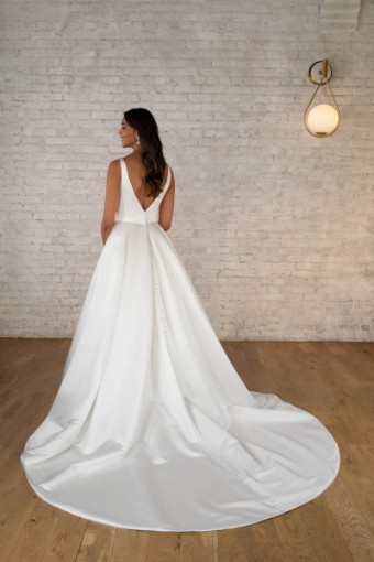 Stella York 6758 #8 (IV-PL) Ivory Gown w Porcelain Tulle Side Plunge thumbnail