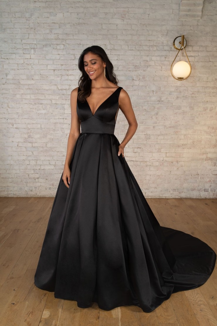 Stella York 6758 #9 (IV-PL) Ivory Gown w Porcelain Tulle Side Plunge picture