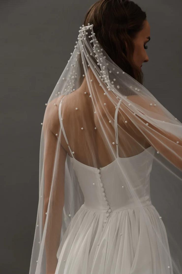 Heirloom Bridal Company - V015 - Pearl Veil