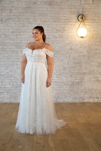 Stella York 7447 #7 (IVIV-PL) Ivory Lace & Tulle ov Ivory Gown w Porcelain Tulle Plunge thumbnail