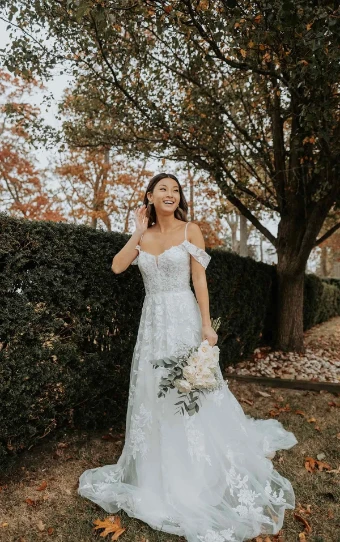 Stella York 7447 #9 (IVIV-PL) Ivory Lace & Tulle ov Ivory Gown w Porcelain Tulle Plunge thumbnail