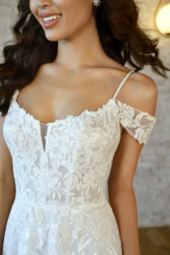 Stella York 7447 #4 (IVIV-PL) Ivory Lace & Tulle ov Ivory Gown w Porcelain Tulle Plunge thumbnail