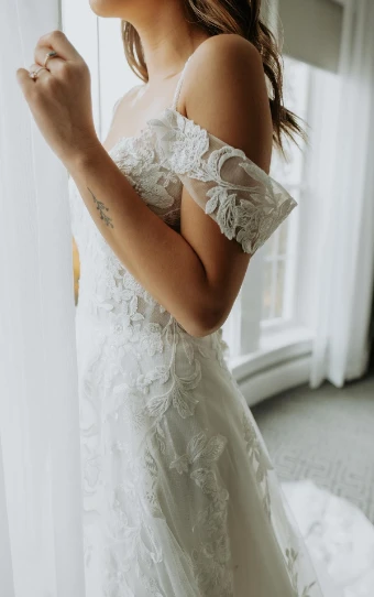 Stella York 7447 #11 (IVIV-PL) Ivory Lace & Tulle ov Ivory Gown w Porcelain Tulle Plunge thumbnail