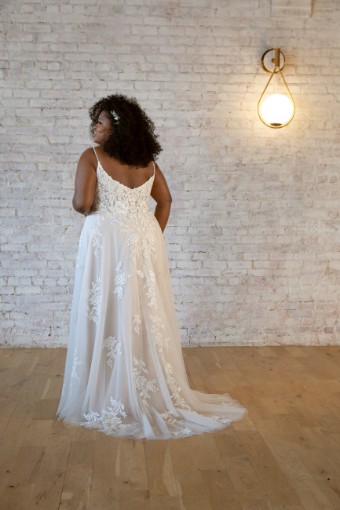 Stella York 7447 #6 (IVIV-PL) Ivory Lace & Tulle ov Ivory Gown w Porcelain Tulle Plunge thumbnail