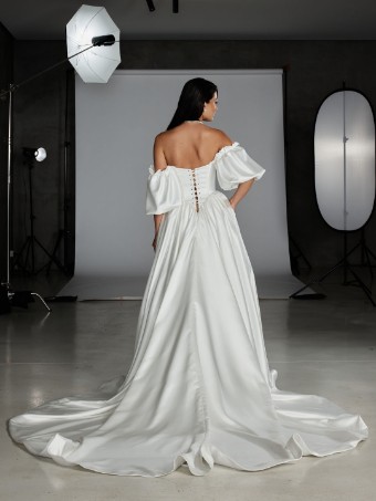 Evie Young Reynolds $1 default Ivory thumbnail