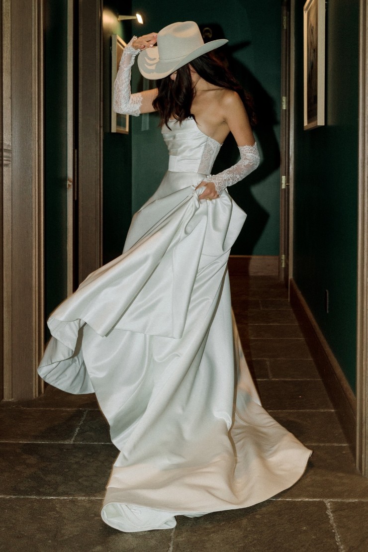 Locket Aster with Sleeves Image